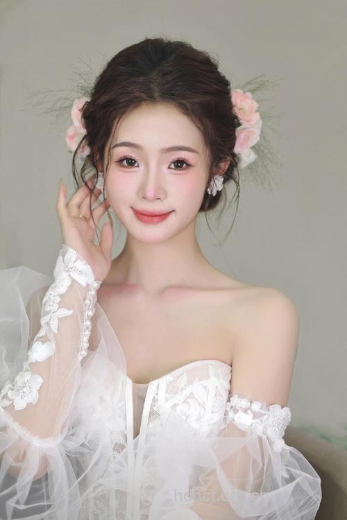 美丽绽放 新娘十八款柔美发型