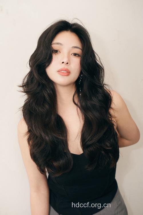 时尚明星 性感卷发10窍门