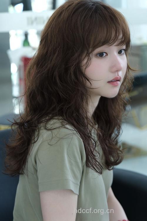 超聚人气 入秋甜美长卷发