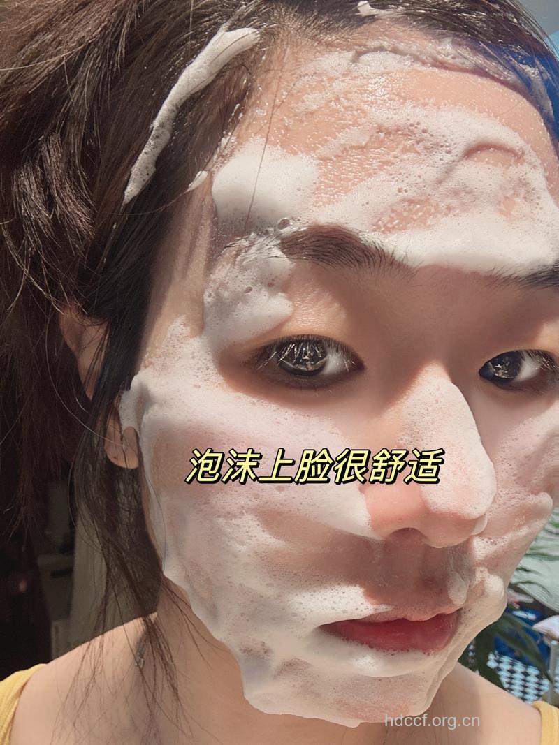 洗面奶的泡沫丰富才能把脸洗干净吗