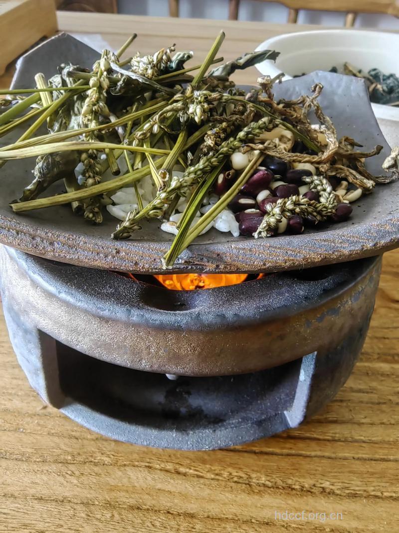 自制减肥茶：车前草荷叶茶的做法