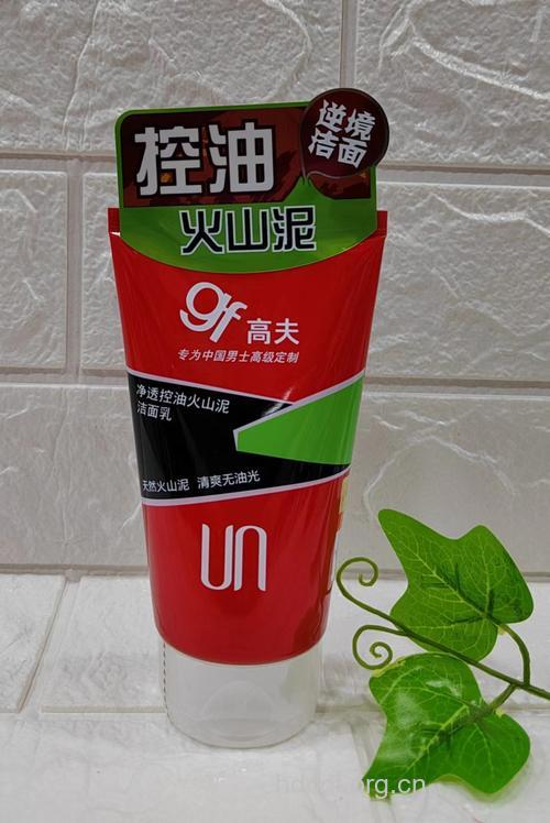高夫火山泥控油保湿洁面乳