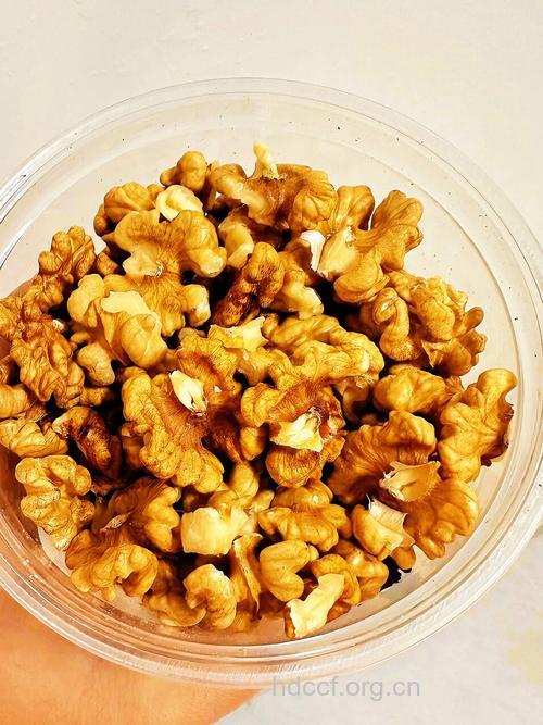 秋冬皮肤干燥多吃芝麻核桃