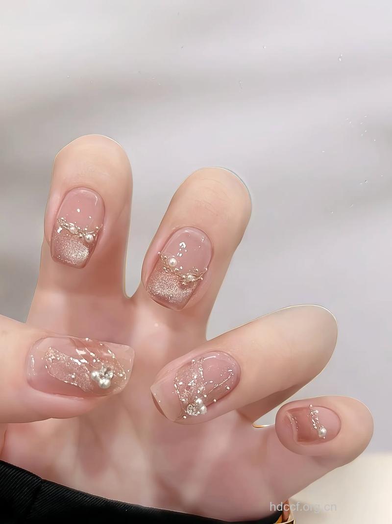 只要三步打造夺目迷人靓甲