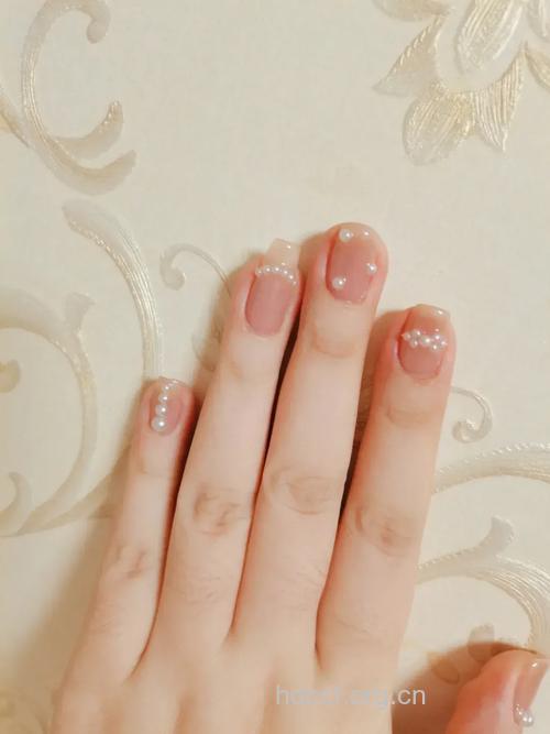 美甲DIY:自己在家也能做美甲啦