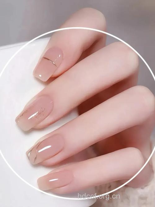 教你四种简约美甲风格