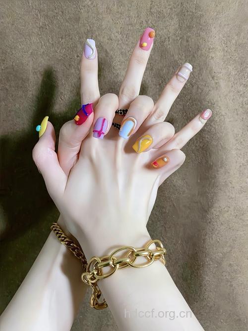 色彩和造型兼备的美甲世界