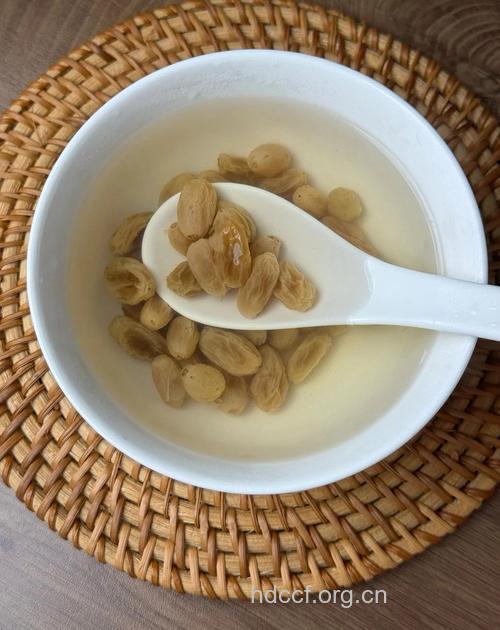 自制白果奶饮美白