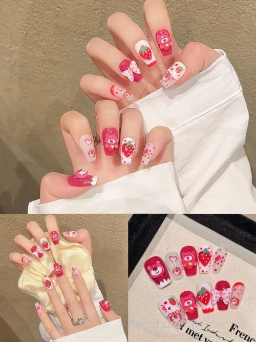 在家画美甲：草莓美甲
