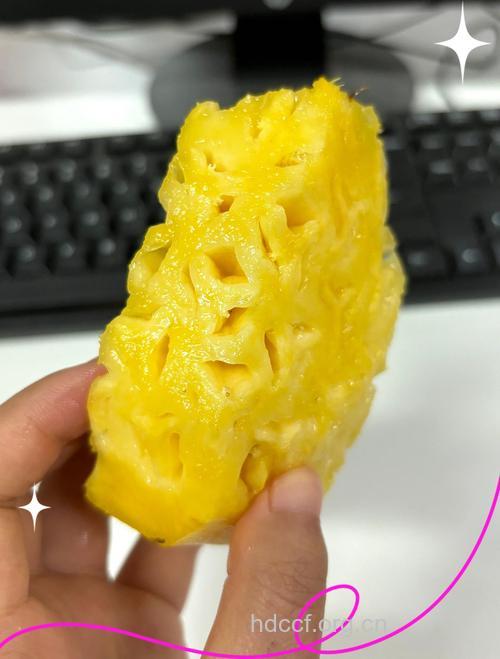 皮肤发黄冒油赶快吃菠萝