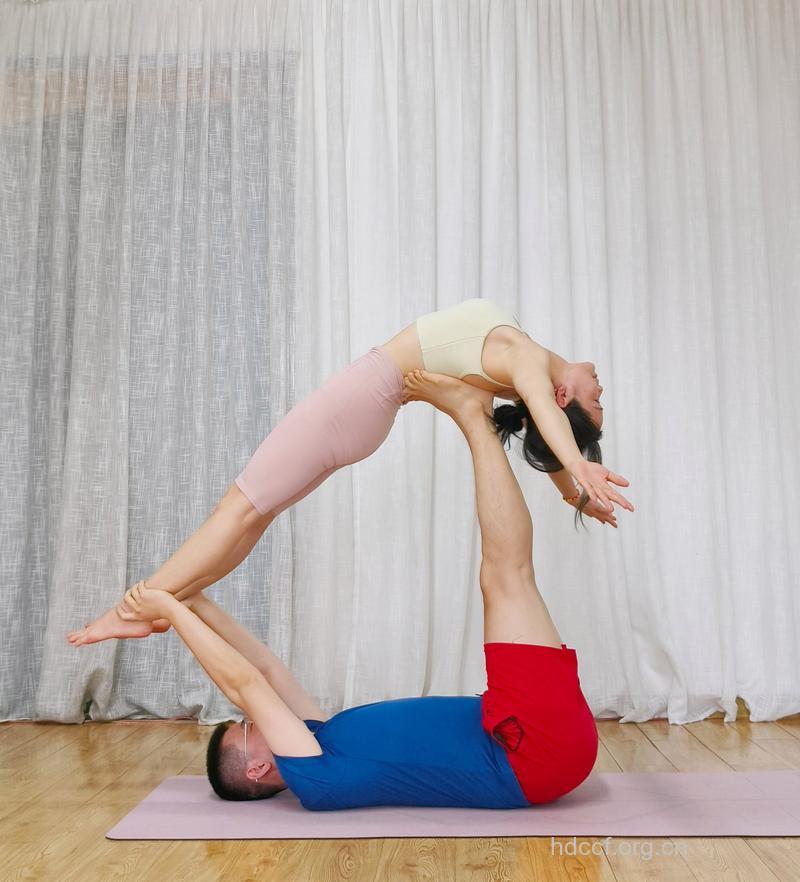 5个情侣减肥瑜伽动作 边减肥边恋爱