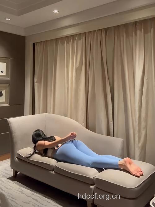 宅女沙发懒人运动 变身瘦美人