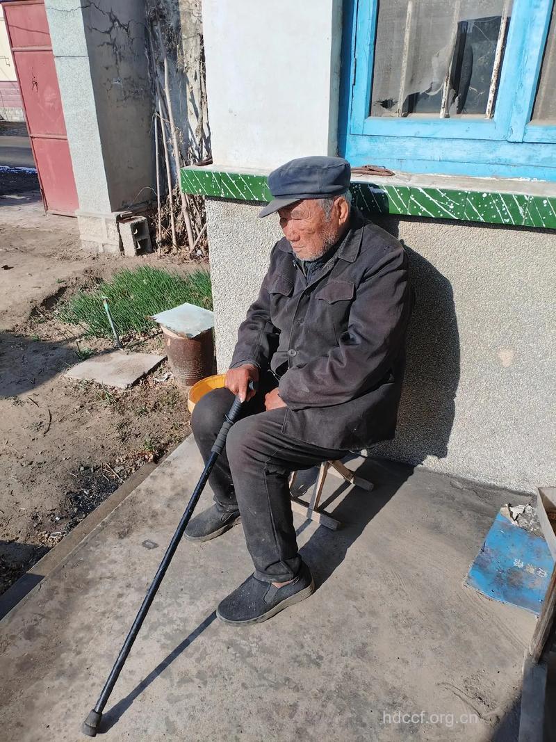 老人晒太阳的正确方法 一天晒三次