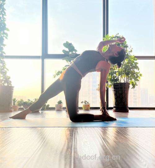 秋季暖身减肥瑜伽推荐