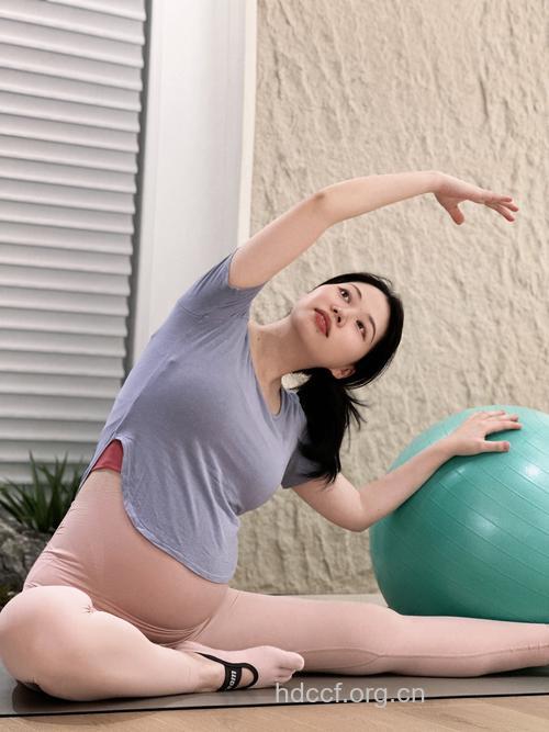 孕妇健康瘦身练5式瑜伽