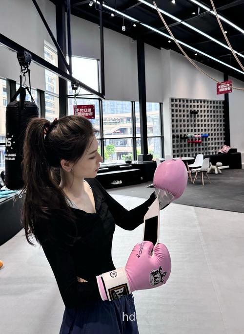 野蛮的减肥时尚：有氧搏击