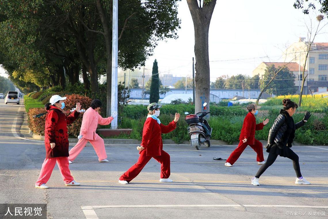 经常踢毽子的老人为什么身体好呢？