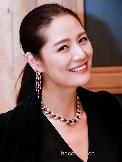 女强人马艳丽是如何护肤的