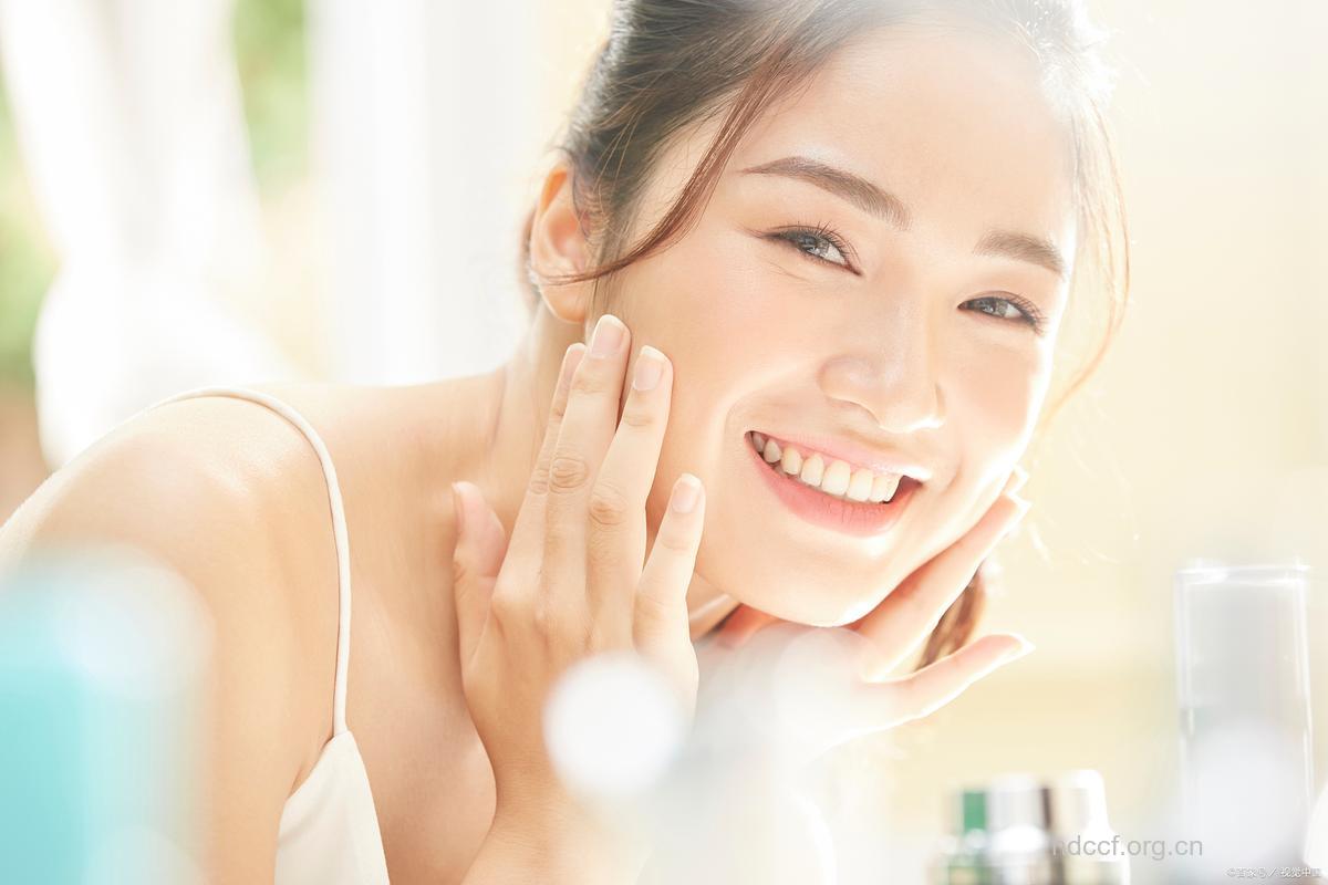 经常保持微笑 可让你肌肤净透白