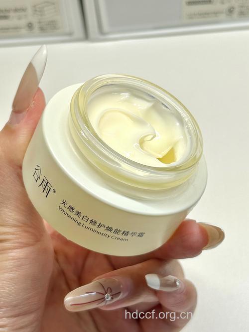 冬季美白,离不开皙白的原液呵护