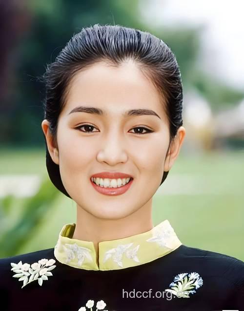 “中国巩俐”不去美容院是怎么美容的