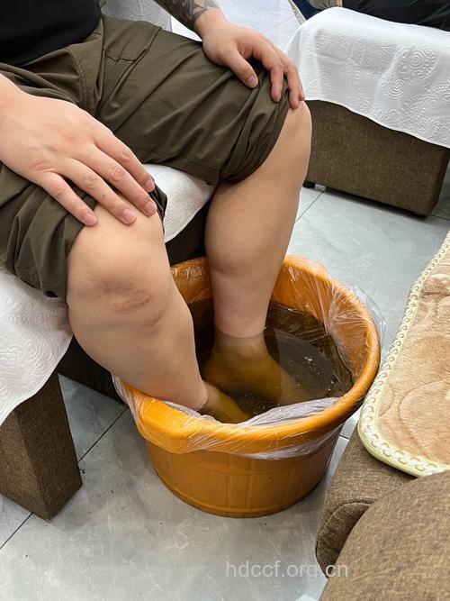 老年人感冒了不妨泡泡脚