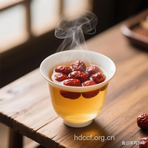 老年人冬季喝茶加枣保健康