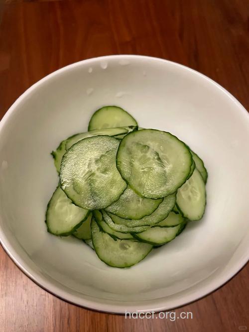 黄瓜片真的能补水吗