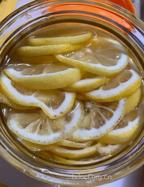 自制柠檬蜂蜜水 美容又清肠