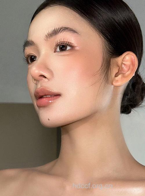 夏季清新裸妆画法 让你信心十足