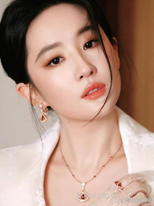 明星白里透红的皮肤是怎么来的