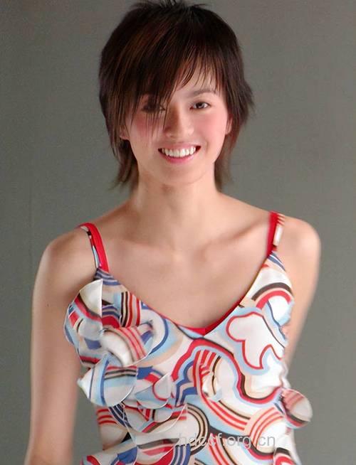 梁咏琪是怎样利用草莓美容的