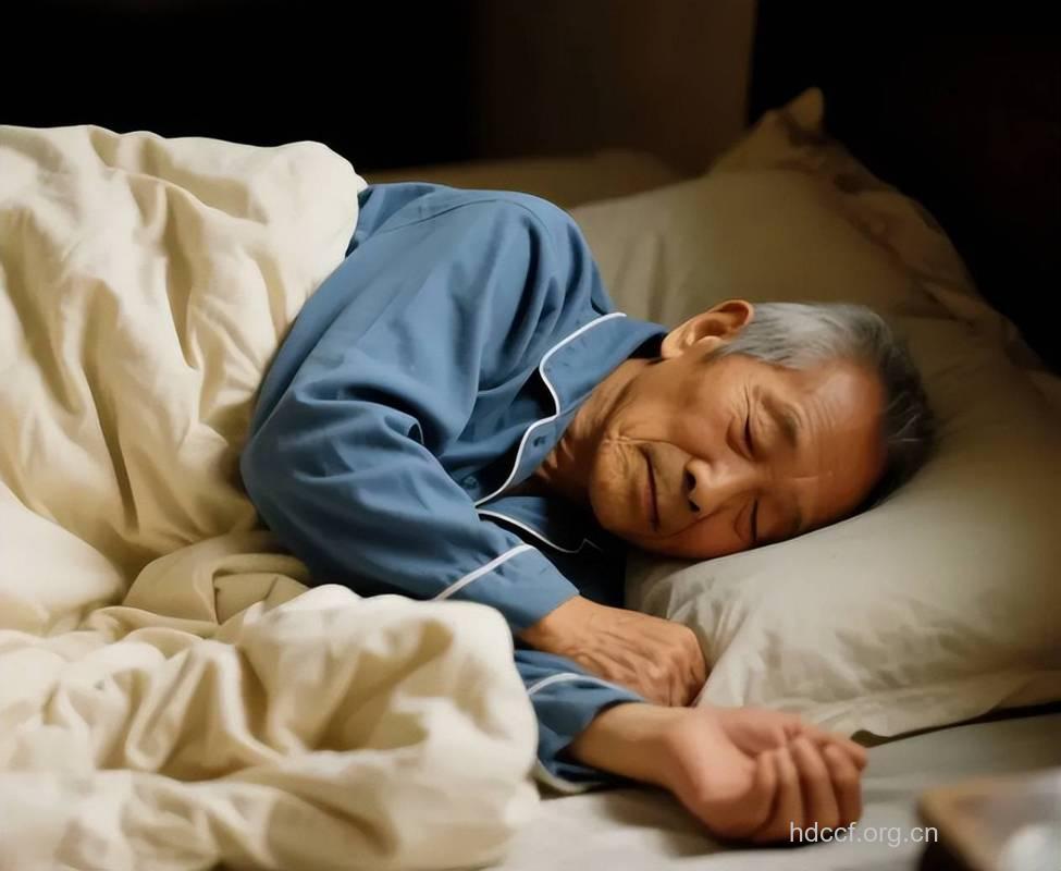 老人的最佳睡眠姿势是什么