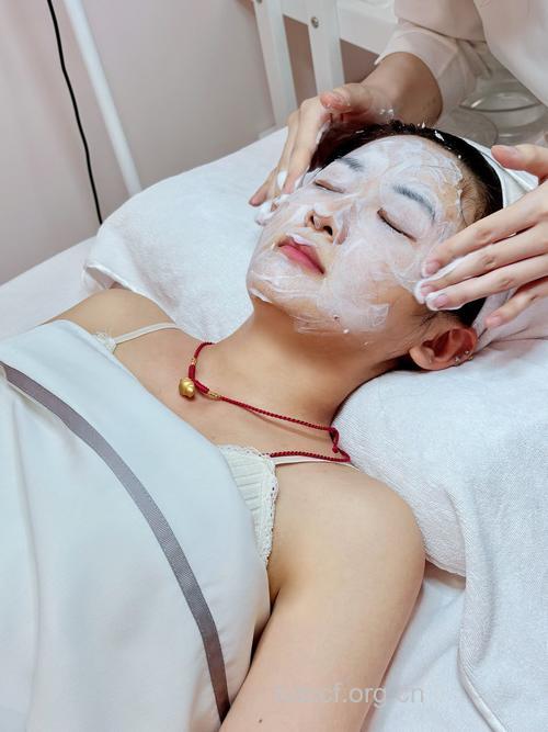 蒸脸让美白从毛孔抓起