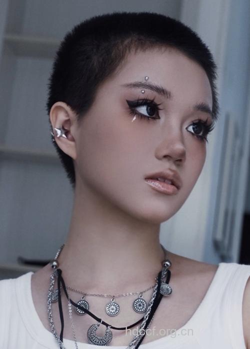 黑妹纸必学的化妆技巧 亲手打造黑美人