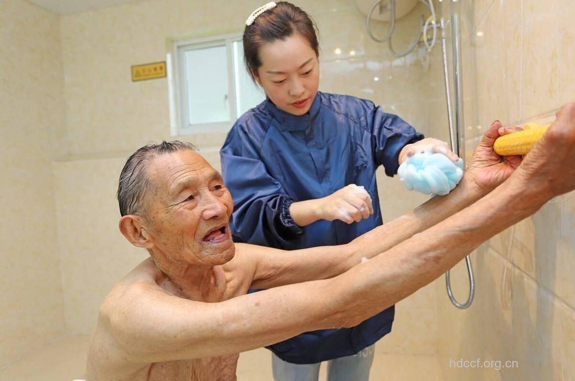 3种情况下老人不适宜洗澡