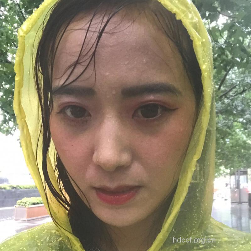 暴雨来临 油状彩妆不易脱妆