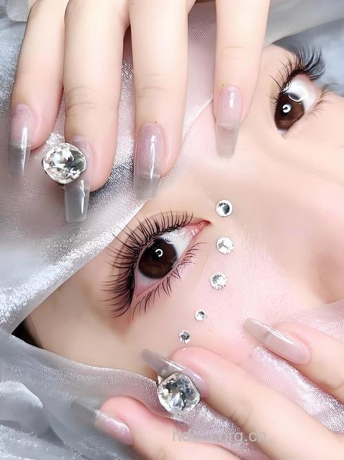 选对假睫毛 打造迷人亮眼