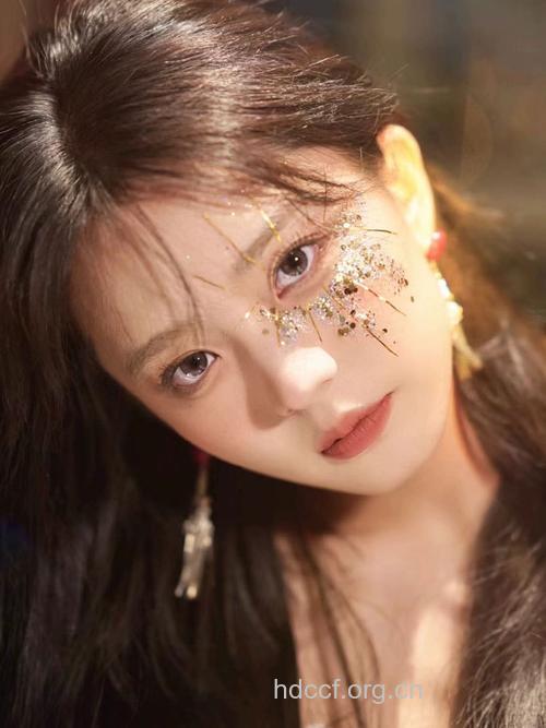 闪亮彩妆 让你随时都是女主角