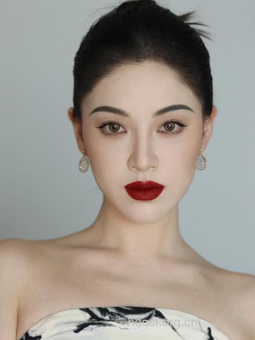 东方女性有哪些化妆技巧