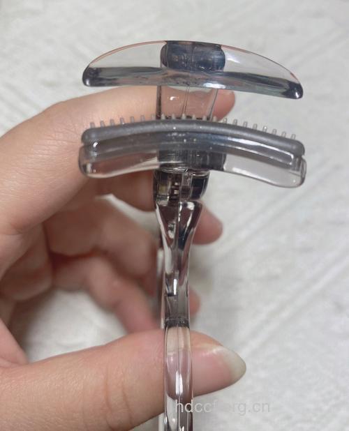 简单实用的睫毛卷翘工具——睫毛夹