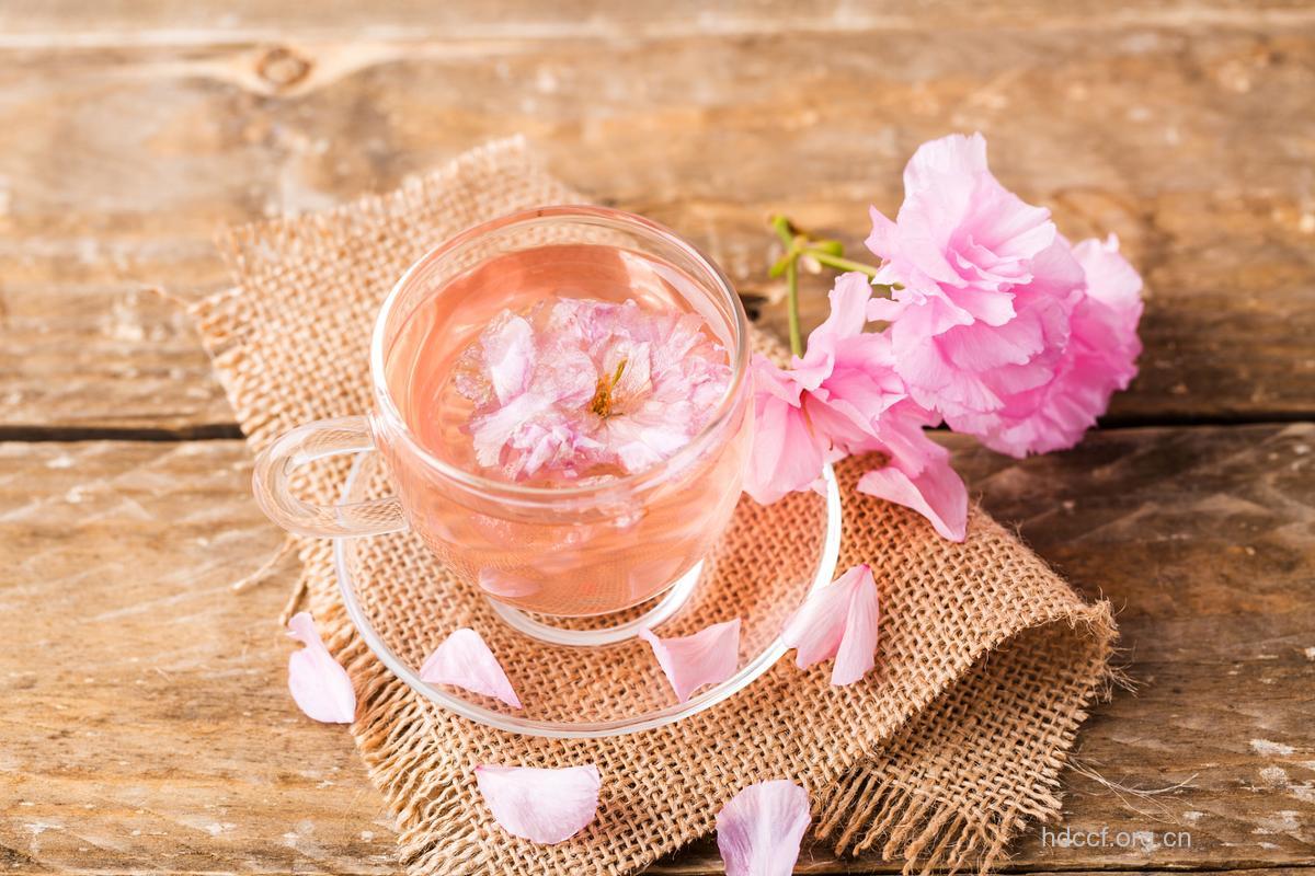 春季美容减肥多喝桃花茶