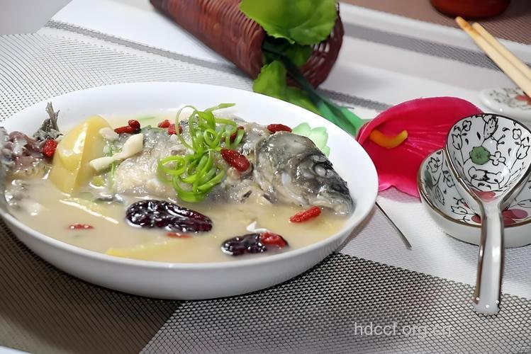 老人冬季养生常吃鱼