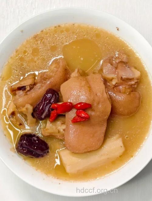 老人适当吃猪蹄可保健康