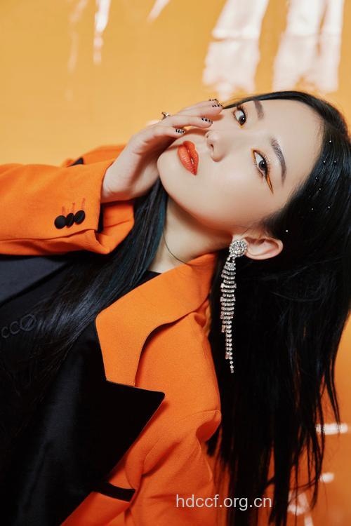 惊艳！暖橙色猫眼妆