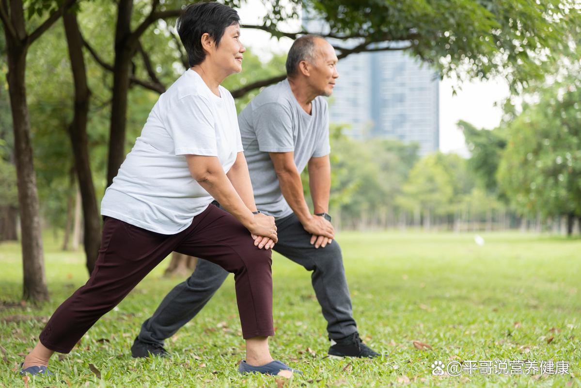 老年人养生锻炼要多动动腿