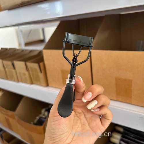 让睫毛变得纤长卷翘的工具