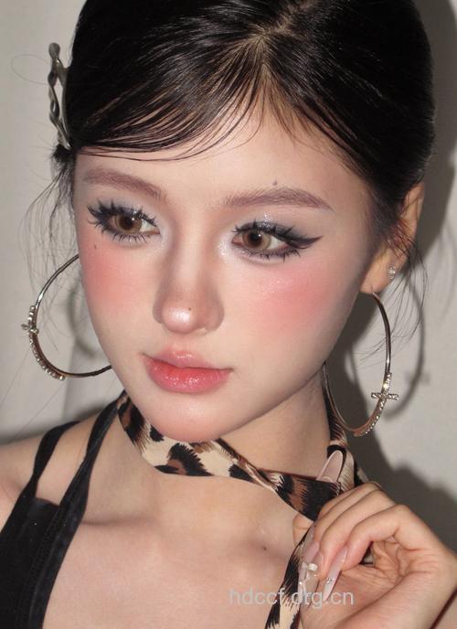 烟熏妆因苍蝇而生！美妆灵感来由