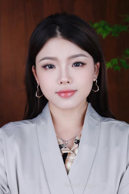 拥有棱角的眉形当智慧美女