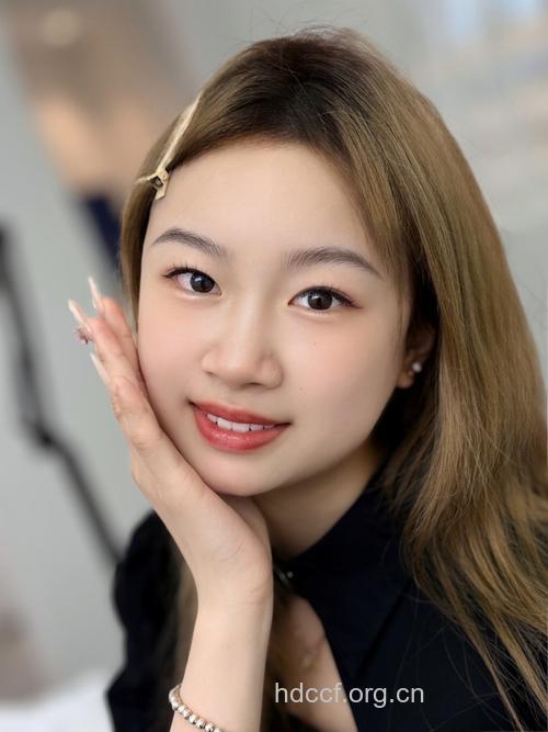 粗眉当道 自然清新邻家女